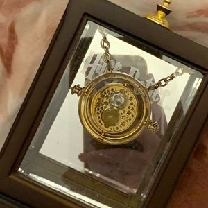 HERMIONE GRANGER TIME TURNER FROM HARRY POTTER💗